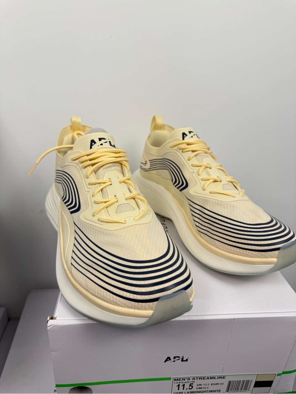 APL Men’s Streamline in Vanilla/Midnight/White